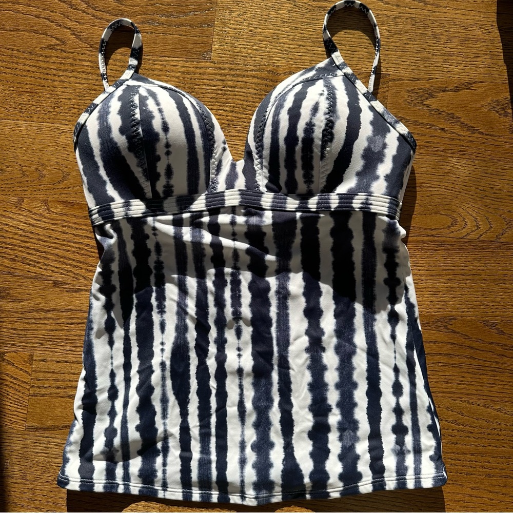 Athleta Women’s Tankini Bathing suit top blue and white watercolor striped Small
